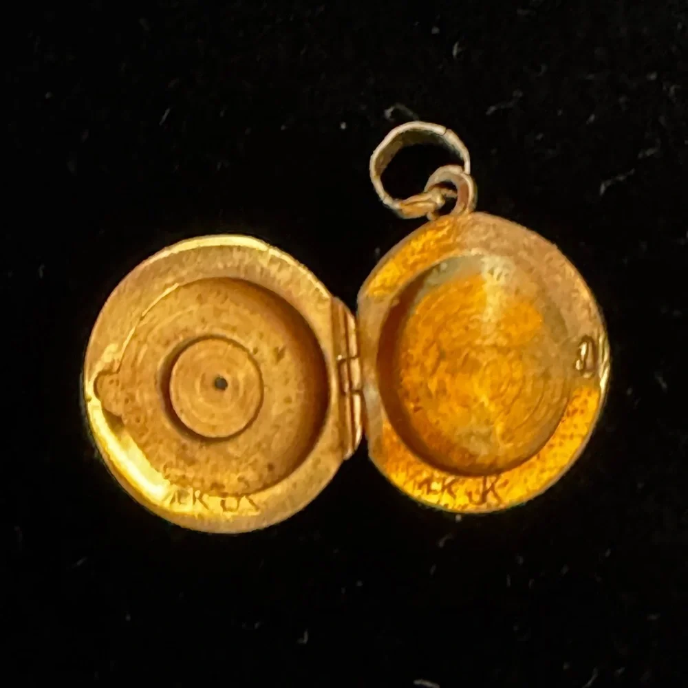 Vintage 14k yellow gold diamond starburst locket - Picture 4 of 4